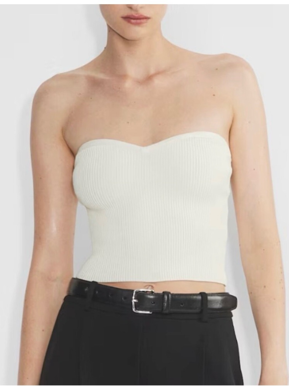 Aritzia BABATON Sculpt Knit
Sweetheart Tube Top in white